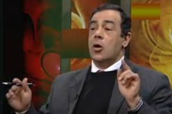 وفاة صحافي مصري على الهواء مباشرة بسبب الأسد