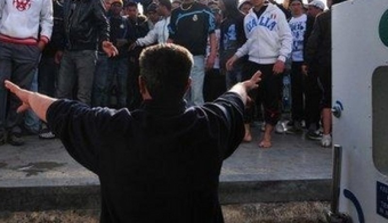 وصول حوالى الف مهاجر في سفينة صيد من ليبيا الى ايطاليا