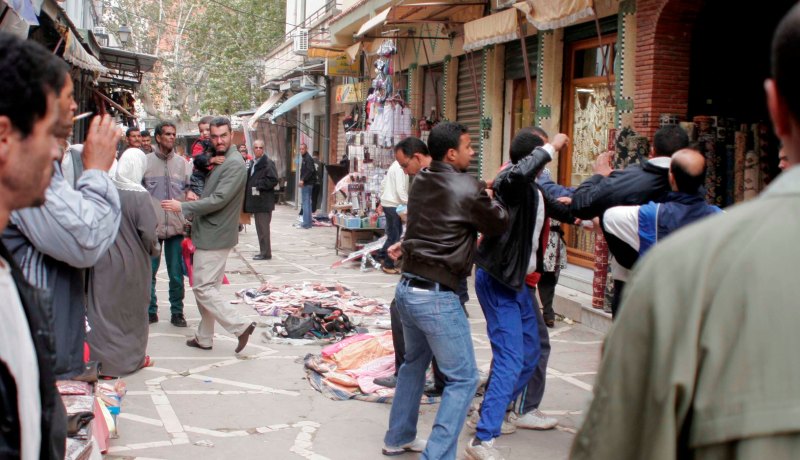 ظاهرة سب الدين والذات الإلهية في الجزائر تفرض حظر تجوال الأقارب في الأماكن العامة