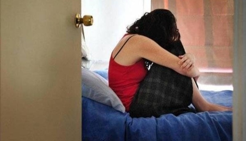 فتاة تقود عصابة اختطفت مراهقة واحتجزتها داخل كوخ في تبسة