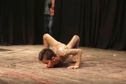 بالفيديو..طفل فلسطيني يلقب بالعنكبوت يدخل غينس