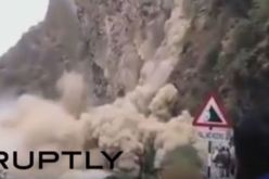 بالفيديو كتل طينية ضخمة تغلق طريقا سريعا في الهند