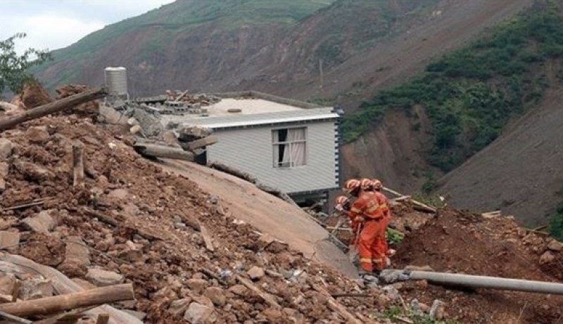 مقتل 16 شخصا وفقدان 21 آخرين جراء وقوع انهيار أرضي شرقي الصين