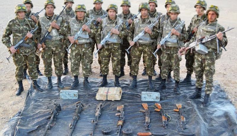 بالصور الجيش يكشف عن مخابئ مهيأة ورشاشات بتين زاواتين الحدودية