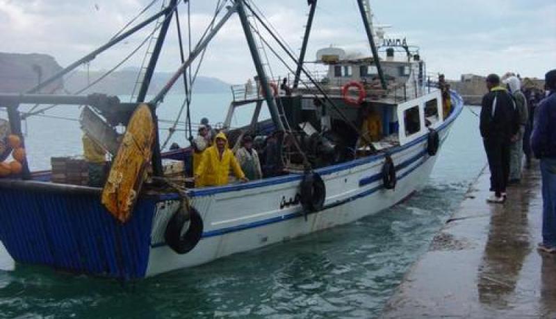 غرق سفينة صيد من الحجم الكبير بسبب الاضطرابات الجوية في وهران