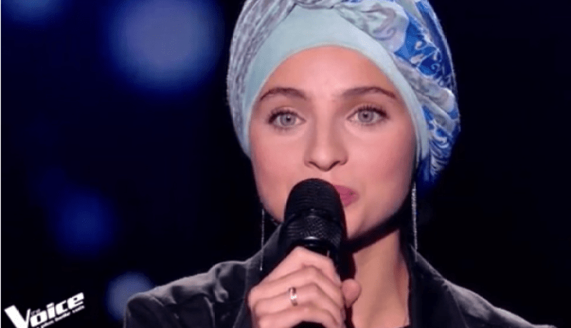 مطالب بإقصاء المحجبة السورية في”ذا فويس” فرنسا واتهامها بدعم الإرهاب