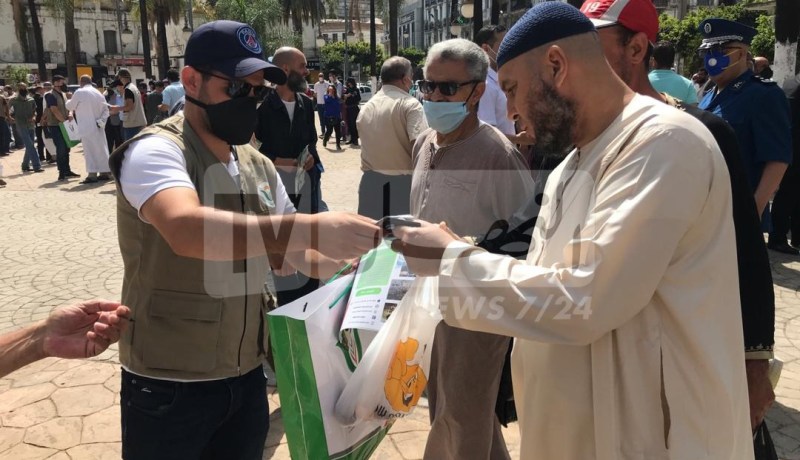 بالصور.. توزيع 10 آلاف كمامة عبر بلديات المقاطعة الإدارية للدار البيضاء