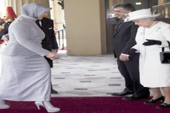 حذاء زوجة الرئيس التركي‮ ‬يدهش ملكة بريطانيا