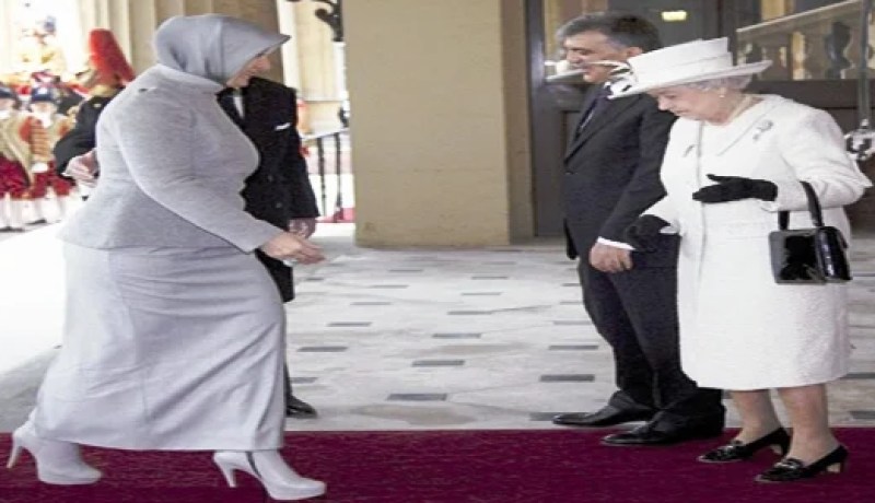 حذاء زوجة الرئيس التركي يدهش ملكة بريطانيا