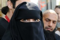 الجمعية الوطنية الفرنسية تصوت على حظر النقاب في الأماكن العمة بغالبية ساحقة