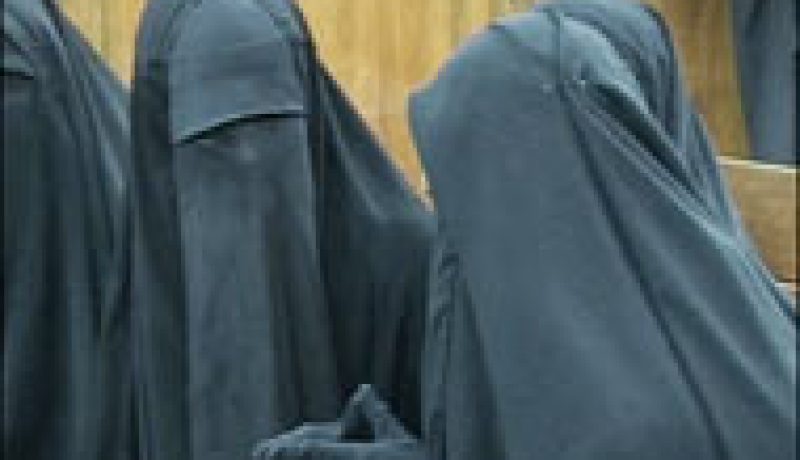 متجلببة وزوجها يسطوان على مجوهراتي باستعمال أسلحة بيضاء بالعاصمة