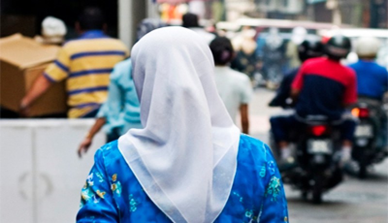 كارثة.. ابنتي تخلع حجابها عند وصولها الجامعة