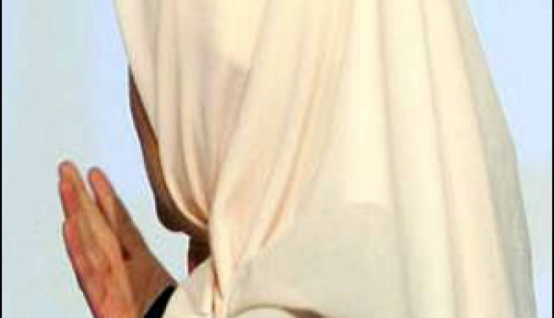 الموظفات الروسيات في محطة بوشهر يتقاضين علاوات لارتداء الحجاب