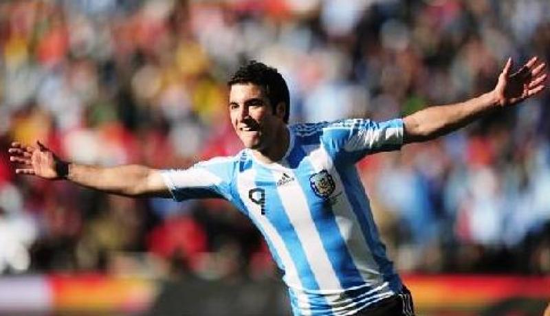 مونديال 2010: هيجواين صاحب أول هاتريك منذ بدرو أوليتا عام 2002