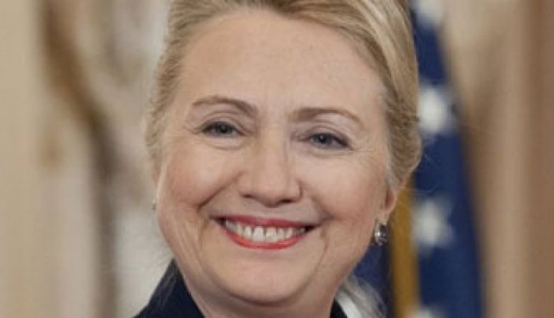 هيلاري كلينتون تشبه تحرك بوتين بشأن أوكرانيا بممارسات هتلر