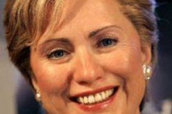 هيلاري كلينتون تجتمع مع عريقات في الدوحة