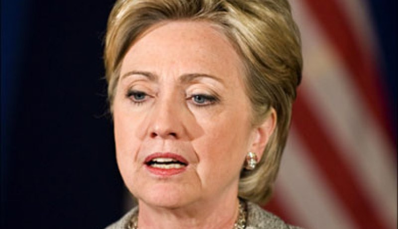 كلينتون تؤكد أن حلف الأطلسي لايشكل أي تهديد لروسيا