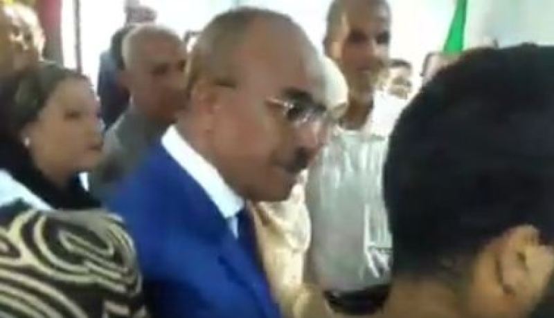 بالفيديو وزير الداخلية يشرف على عقد قران شابين في البليدة