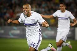 هني يسجل هدفه الـ13 في بلجيكا على طريقة رونالدينيو