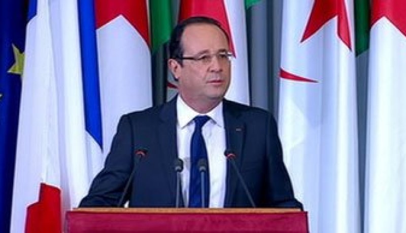 هولاند يعترف بمعاناة الشعب الجزائري ابان الاستعمار الفرنسي