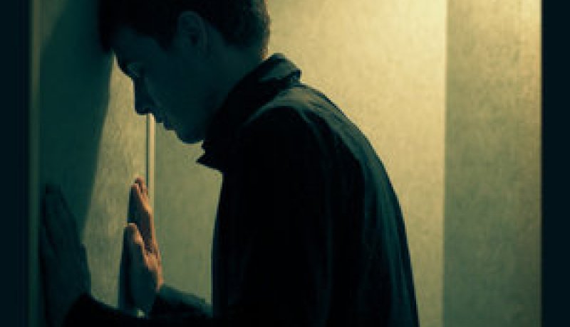 كيف أتصرف مع خطيبة لا تعرف حتى القليل من أمور الحياة