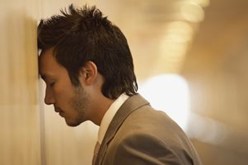 أبحث عمن تريحني‮ ‬من عناء الوحدة وتكون سندي‮ ‬في‮ ‬الحياة