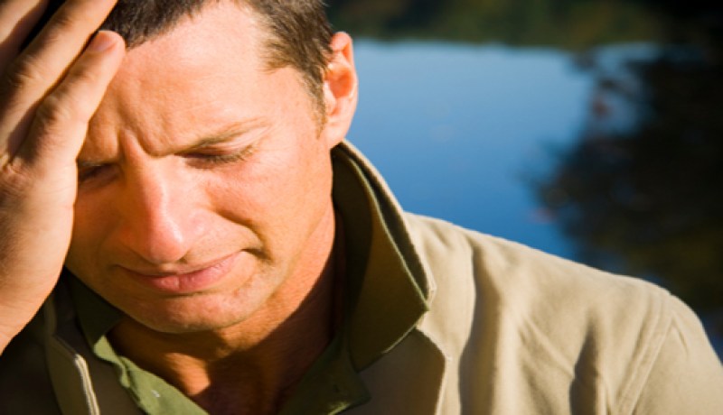 خطبتها‮ ‬ولأنّني‮ ‬أشك في‮ ‬أمرها متردد في‮ ‬إتمام مشروع الزواج