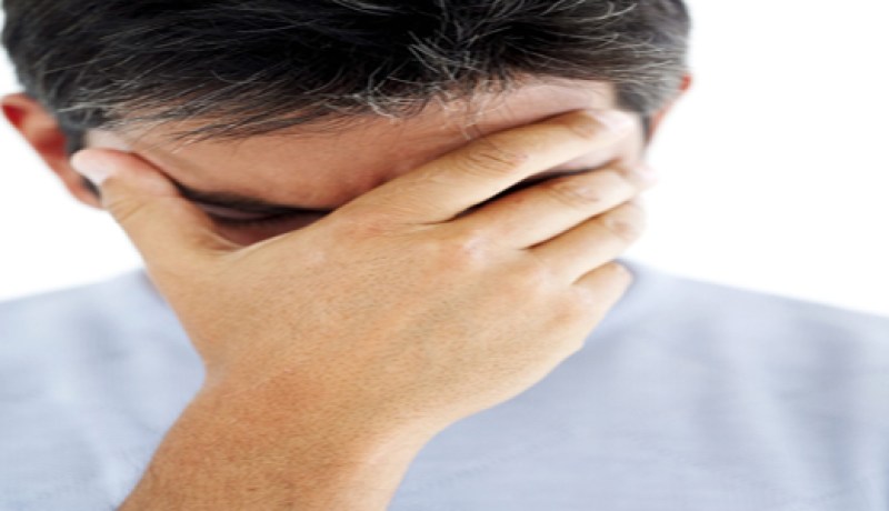 أعيش مع امرأة لئيمة تريد زرع الفساد في‮ ‬بيت التقوى والعفاف