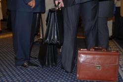 رجل أعمال وموثق يزوران محررات قطعة أرضية قيمتها 16 مليار