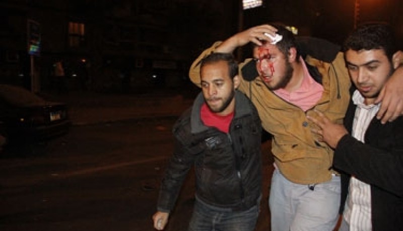 نائب سابق يتهم الإخوان بعرض أموال على اسر الشهداء لتغيير انتمائهم السياسي