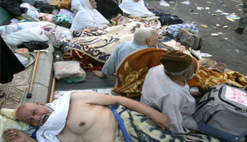 هكذا تحوّلت خيم الحجيج إلى مراقد مختلطة