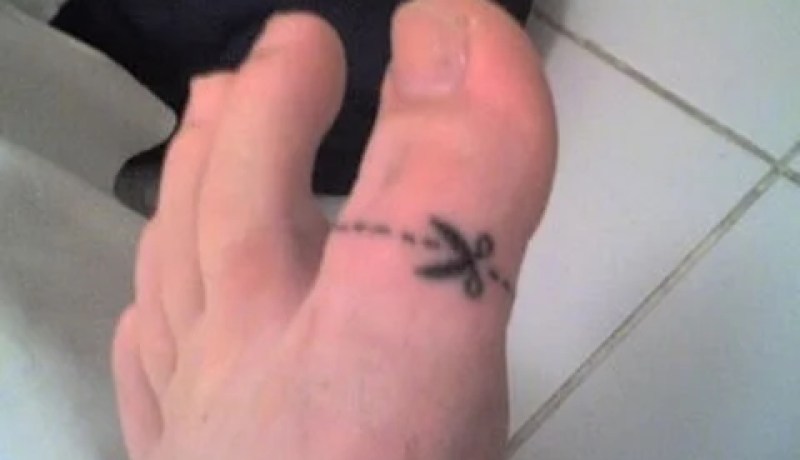 قطعت إصبع قدمي… تقطع رحمك