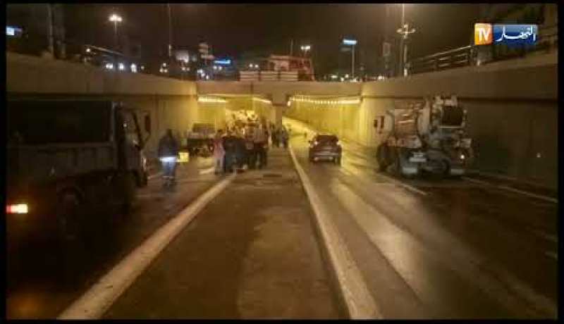 السلطات المحلية تقوم بتفريغ نفق بلدية “سيدي محمد” بالقرب من مستشفى “مصطفى باشا”