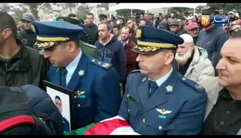 تشييع جنازة الشهيد ” محرز صدّيقي ” مساعد قائد الطائرة المنكوبة بمقبرة سيدي يحيى !!