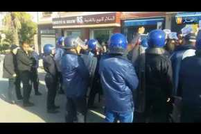 التكتل النقابي لقطاع التربية الكناباست وأنباف يحتجون أمام مقر ولاية مستغانم