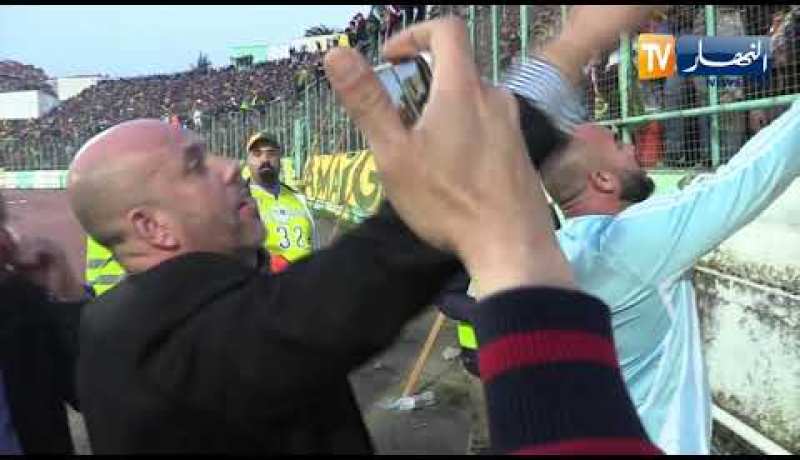 بمقابل توحد الجزائريين في الحراك الشعبي.. الكرة الجزائرية تغرد خارج السرب !