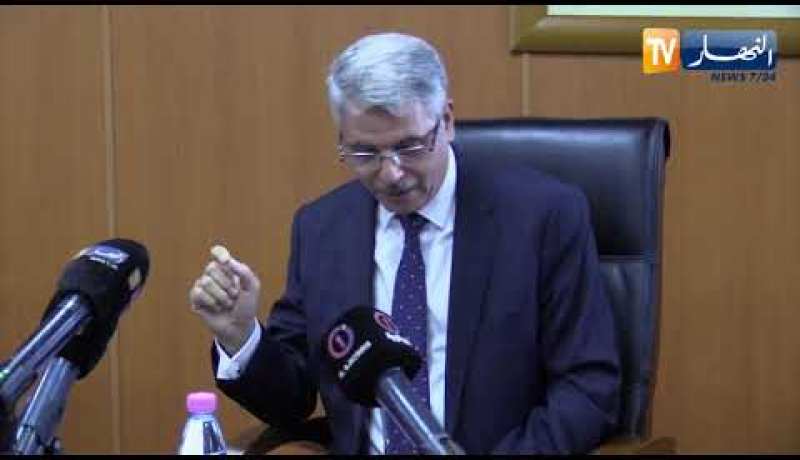 “وزير السياحة :” أسعار الكتاب العلمي مشكل حقيقي