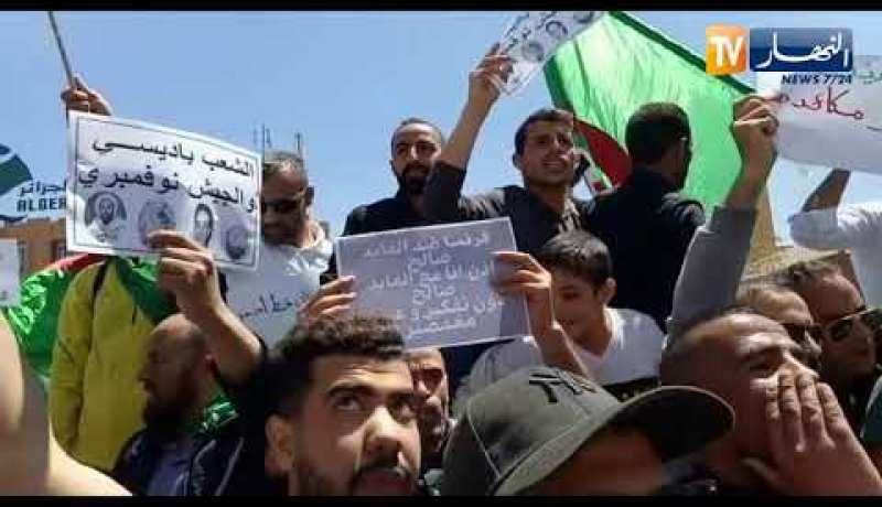 مسيرات سلمية في الجلفة داعمة للجيش  تحت شعار “جيش بلادي ياشجعان طهر بلادك من الخيان”