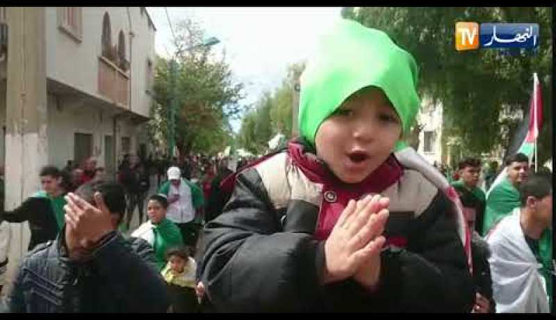 شاهد طفلة من عين تموشنت تردد ” إرحلوا.. إرحلوا “