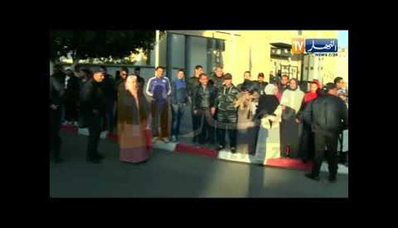 العشرات من سكان عين تموشنت يحتجون خلال زيارة “عبد الوحيد طمار” للولاية