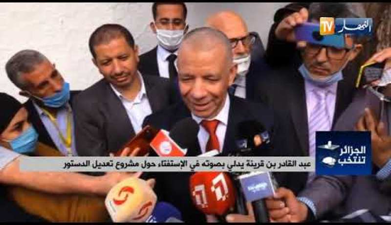 بن قرينة يدلي بصوته على استفتاء تعديل الدستور