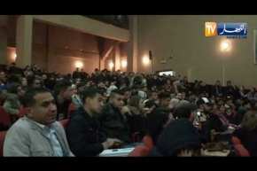 طلبة جامعة تيزي وزو يطرحون الأسئلة على كريم طابو