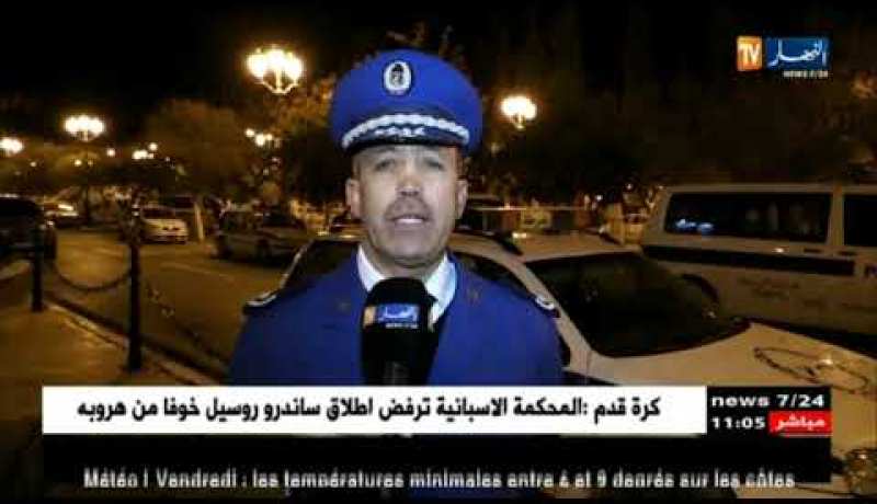 باتنة : الشرطة والنشاط الإجتماعي يوزّعون وجبات غذائية على الأشخاص دون مأوى