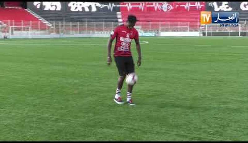 إتحاد العاصمة يقدم مؤيد اللافي وفيفيان لوسائل الإعلام