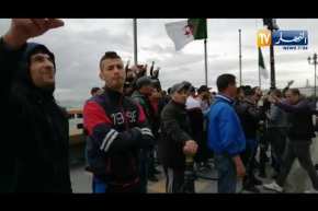 سكان القصبة يحتجون أمام مقر الولاية بسبب حادث إنهيار العمارة