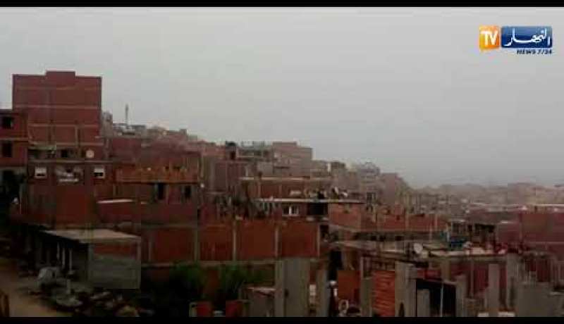 عاصفة رملية قوية تجتاح “جيجل” بعدما كانت درجة الحرارة تفوق 45 درجة