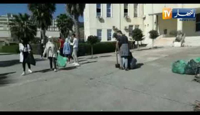 سكيكدة : طلبة جامعة 20 أوت ينظمون حملة تنظيف للحرم الجامعي