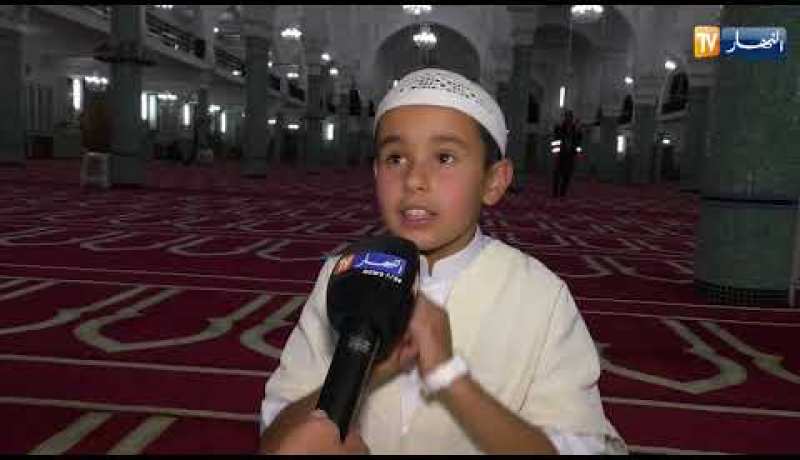 عبد الرحمان فارح.. الطفل المعجزة يؤم الجزائريين في صلاة التراويح