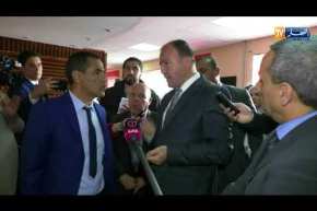 شاهد كيف فقد وزير الرياضة أعصابه بسبب مسطرة!!