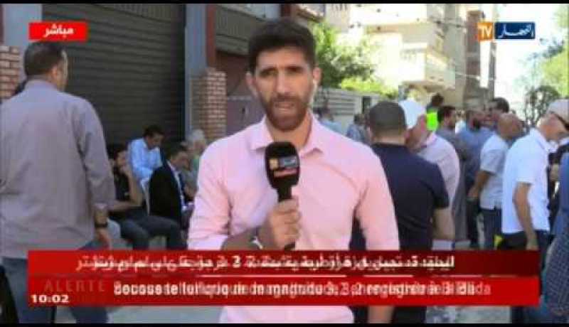 تيزي وزو : توافد المعزين لجنازة الصحفي الراحل “يوسف بطاش ” بمسقط رأسه